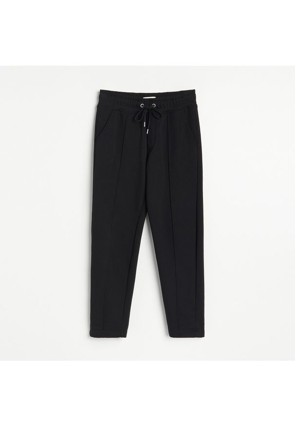 Reserved - Gładkie spodnie regular fit - Czarny. Kolor: czarny. Wzór: gładki