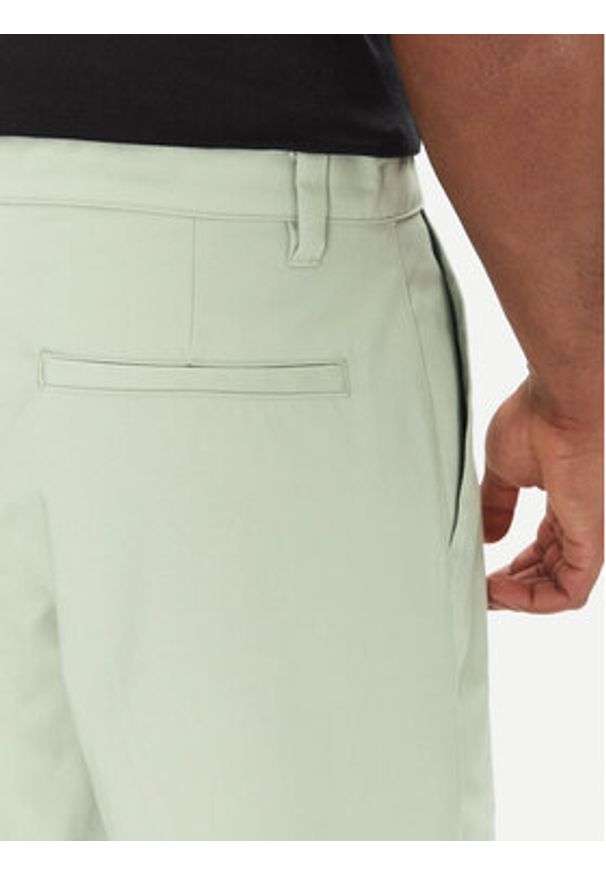 Champion Szorty sportowe 220765 Zielony Standard Fit. Kolor: zielony. Materiał: bawełna. Styl: sportowy
