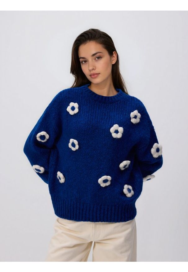 Reserved - Sweter z kwiatową aplikacją - granatowy. Kolor: niebieski. Materiał: wełna, dzianina. Wzór: aplikacja, kwiaty