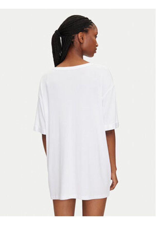 Guess T-Shirt E5GI07 K68D2 Biały Regular Fit. Kolor: biały. Materiał: wiskoza
