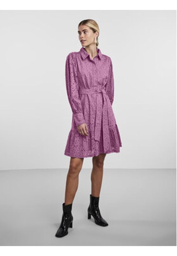 YAS Sukienka codzienna 26029394 Fioletowy Regular Fit. Okazja: na co dzień. Kolor: fioletowy. Materiał: bawełna. Typ sukienki: proste. Styl: casual