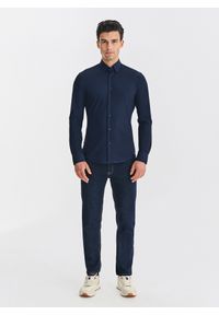 Pako Lorente - PAKO LORENTE – Granatowa koszula męska. Typ kołnierza: kołnierzyk klasyczny. Kolor: niebieski. Materiał: elastan, nylon. Długość rękawa: długi rękaw. Długość: długie. Styl: klasyczny #2