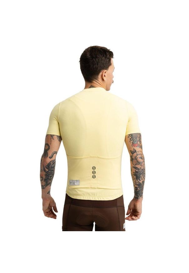 SIROKO - Męska koszulka kolarska gravel z krótkim suwakiem pod szyją Kolarstwo Siroko. Kolor: żółty. Materiał: materiał. Długość rękawa: krótki rękaw. Długość: krótkie. Sport: kolarstwo