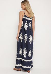 Born2be - Granatowa Sukienka o Rozkloszowanym Kroju na Ramiączkach w Etniczny Wzór Revoniae. Okazja: na co dzień. Typ kołnierza: dekolt w kształcie V. Kolor: niebieski. Długość rękawa: na ramiączkach. Styl: casual, elegancki #3