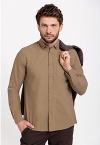 Volcano - Beżowa, gładka koszula, Regular Fit, K-NESH. Okazja: na co dzień. Kolor: beżowy. Materiał: materiał, bawełna, jeans. Wzór: gładki. Styl: klasyczny, casual, elegancki #1