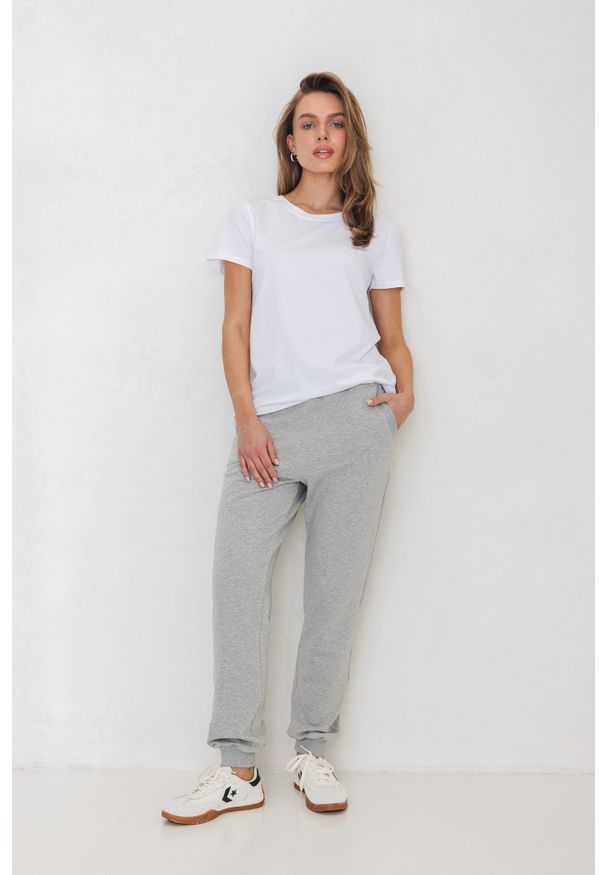 SPODNIE JOGGERS SZARY MELANŻ XS - Flawless. Kolor: szary. Materiał: materiał, skóra, dresówka, bawełna. Wzór: melanż. Sport: joga i pilates