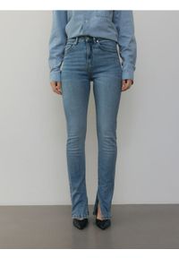 Reserved - Jeansy slim z wysokim stanem - niebieski. Stan: podwyższony. Kolor: niebieski #1