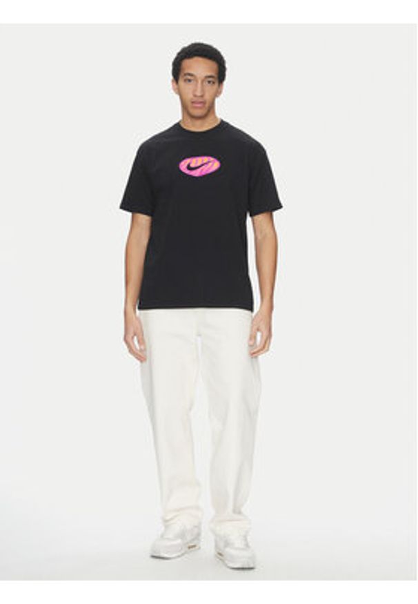 Nike T-Shirt FQ3752 Czarny Regular Fit. Kolor: czarny. Materiał: bawełna