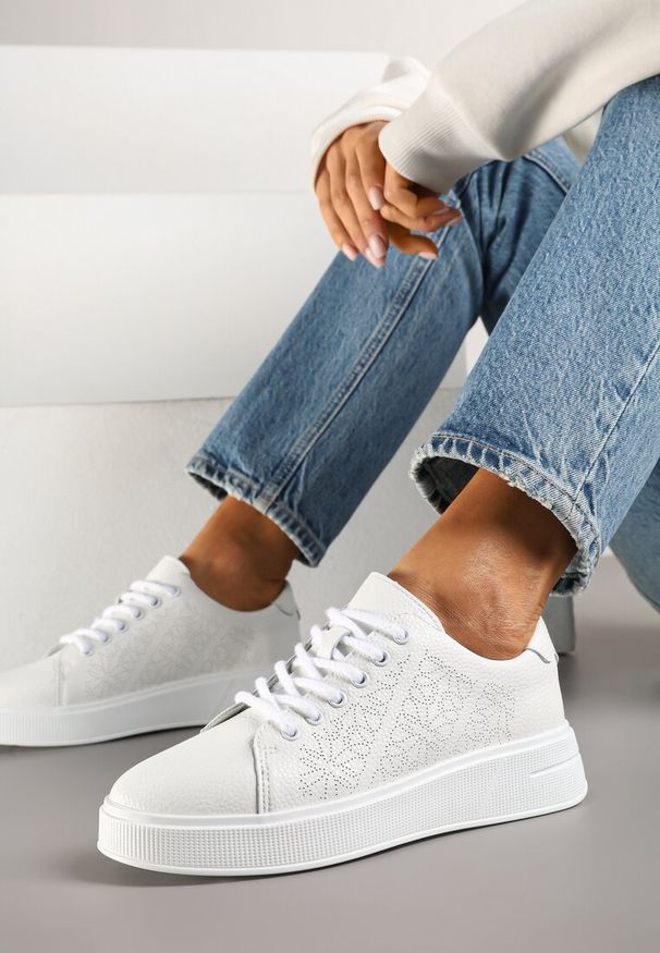 Born2be - Białe Sneakersy Typu Tenisówki ze Skóry Naturalnej z Ozdobną Perforacją Koromitta. Okazja: na co dzień. Kolor: biały. Materiał: skóra