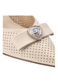 Czółenka damskie S.Barski, skóra naturalna ażurowa cholewka fason slingback regulowany pasek wysoki obcas ozdobna aplikacja, beżowe, CR61-3119. Zapięcie: pasek. Kolor: beżowy. Materiał: skóra. Szerokość cholewki: normalna. Wzór: ażurowy, aplikacja. Obcas: na obcasie. Wysokość obcasa: wysoki #3