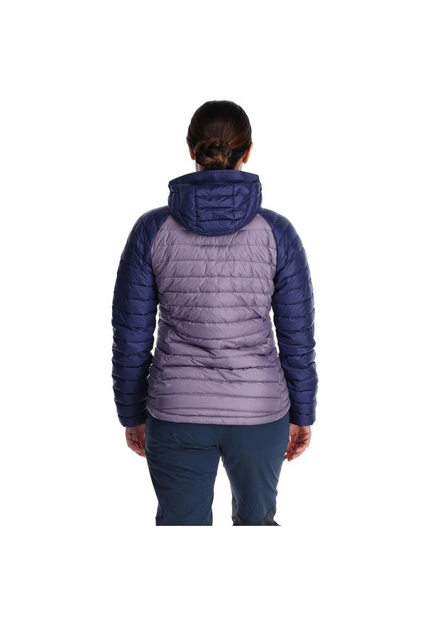 Kurtka puchowa damska Rab Microlight Alpine Jacket z kapturem. Typ kołnierza: kaptur. Kolor: fioletowy. Materiał: puch