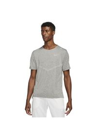 Koszulka treningowa męska Nike Drifit Rise 365. Kolor: szary. Długość rękawa: krótki rękaw. Długość: krótkie. Sport: bieganie