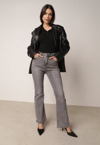 Born2be - Szare Jeansy Dzwony z Regularnym Stanem z Bawełną i Domieszką Wiskozy Peigenia. Okazja: do pracy, na co dzień. Kolor: szary. Sezon: lato. Styl: retro, klasyczny, casual, wizytowy #2