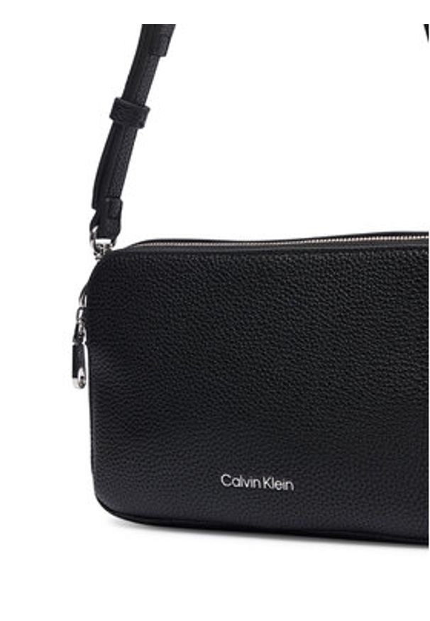 Calvin Klein Torebka Webbing 2X Strap Camera Bag LV04F3656G Czarny. Kolor: czarny. Materiał: skórzane