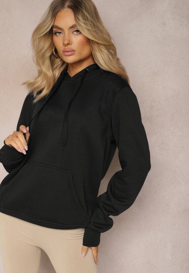 Renee - Czarna Klasyczna Bluza z Kapturem ze Ściągaczem Mozartia. Okazja: na co dzień. Typ kołnierza: kaptur. Kolor: czarny. Materiał: jeans. Styl: klasyczny