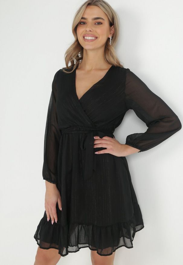 Born2be - Czarna Sukienka Pronestra. Kolor: czarny. Materiał: materiał, tkanina. Wzór: gładki. Typ sukienki: kopertowe. Styl: elegancki. Długość: mini