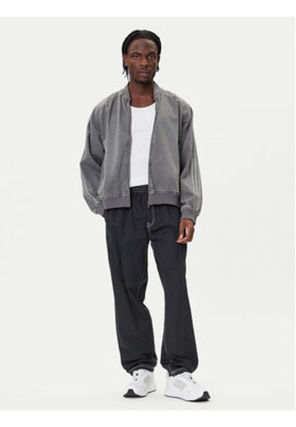 Adidas - adidas Kurtka jeansowa SST adicolor JW5915 Szary Loose Fit. Kolor: szary. Materiał: bawełna