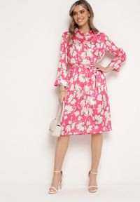 Born2be - Fuksjowa Koszulowa Sukienka Zapinana na Guziki z Materiałowym Paskiem w Talii Blinesta. Okazja: na co dzień. Kolor: różowy. Materiał: materiał. Długość rękawa: długi rękaw. Wzór: kwiaty. Typ sukienki: koszulowe. Styl: casual, elegancki #4