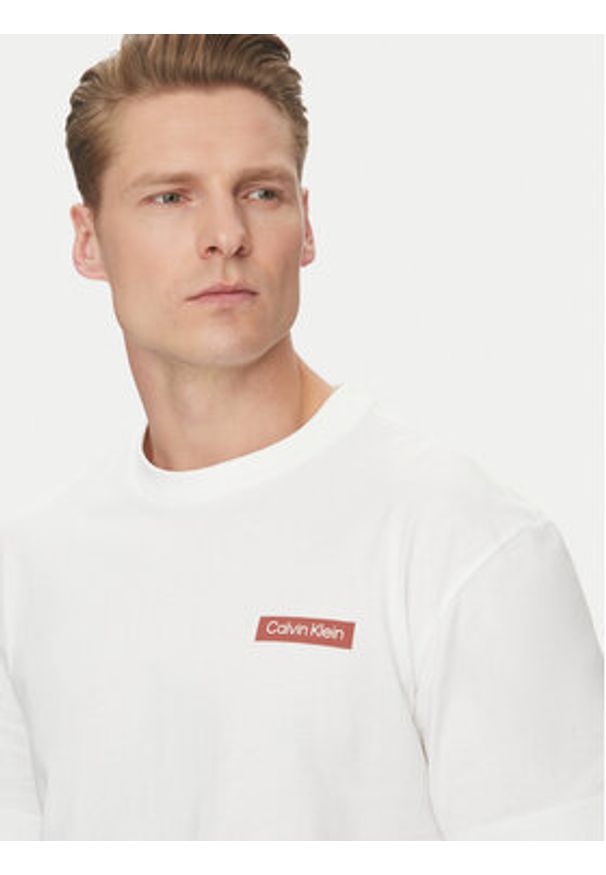 Calvin Klein T-Shirt Overlay Print K10K114158 Biały Regular Fit. Kolor: biały. Materiał: bawełna. Wzór: nadruk