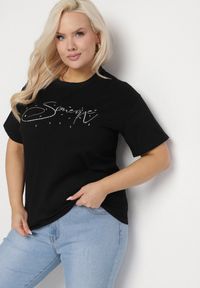 Born2be - Czarny Bawełniany T-shirt z Ozdobnym Napisem i Cyrkoniami Olisandra. Okazja: na co dzień. Kolekcja: plus size. Kolor: czarny. Materiał: bawełna. Wzór: napisy. Styl: klasyczny, casual