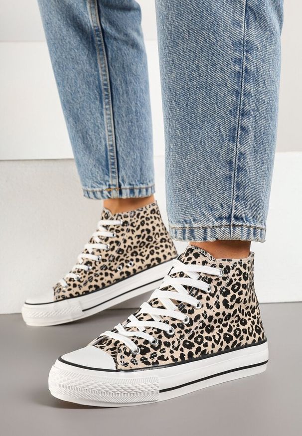 Renee - Panterkowe Trampki z Wysoką Tłoczoną Cholewką Willevia. Okazja: na co dzień. Wysokość cholewki: przed kolano. Zapięcie: sznurówki. Materiał: jeans. Szerokość cholewki: normalna. Styl: klasyczny, casual, elegancki