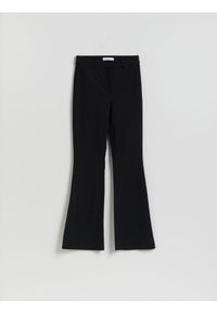 Reserved - Spodnie flare z wiskozą - czarny. Kolor: czarny. Materiał: wiskoza