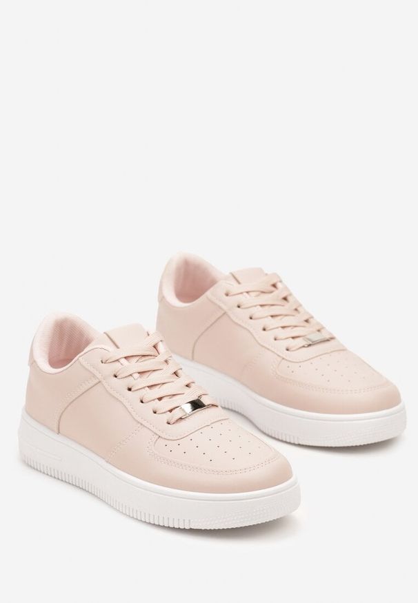 Born2be - Różowe Sneakersy z Perforacją na Nosku Elletia. Okazja: na co dzień, na spotkanie biznesowe. Zapięcie: sznurówki. Kolor: różowy. Materiał: bawełna, jeans, materiał