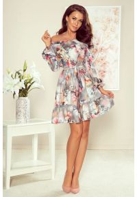 Sukienki.shop - Sukienka z odkrytymi ramionami szara hiszpanka w kwiaty. Okazja: na randkę. Typ kołnierza: dekolt hiszpanka. Kolor: szary. Wzór: kwiaty. Typ sukienki: z odkrytymi ramionami. Styl: wizytowy #1