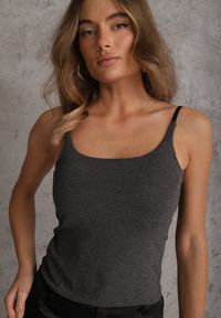 Renee - Szary Top z Wiskozy na Podwójnych Ramiączkach Indrea. Okazja: na co dzień. Kolor: szary. Materiał: wiskoza. Długość rękawa: na ramiączkach. Styl: casual, klasyczny #8