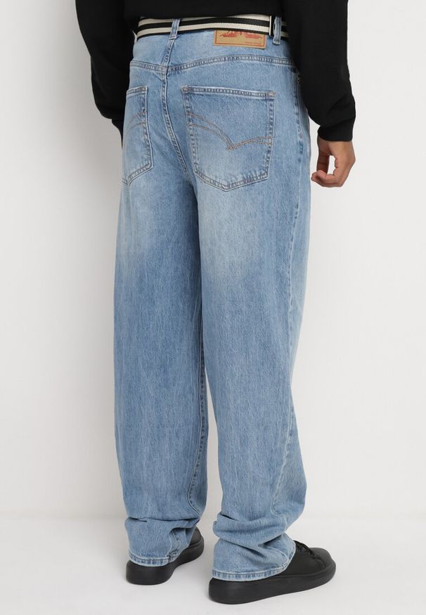 Born2be - Niebieskie Szerokie Jeansy z Bawełny Ozdobione Paskiem Lerillis. Okazja: na co dzień. Kolor: niebieski. Wzór: aplikacja. Styl: elegancki, casual