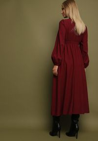 Born2be - Bordowa Wiskozowa Plisowana Sukienka z Wiązaniem Asorrise. Okazja: na co dzień. Kolor: czerwony. Materiał: wiskoza. Styl: casual, elegancki #6