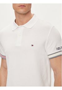 TOMMY HILFIGER - Tommy Hilfiger Polo Flag MW0MW34780 Biały Slim Fit. Typ kołnierza: polo. Kolor: biały. Materiał: wiskoza, bawełna #4