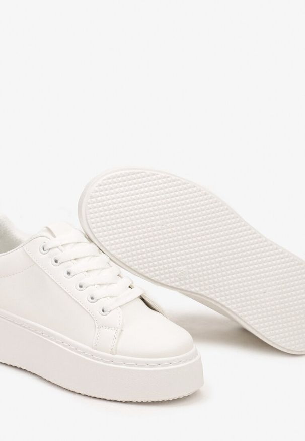 Born2be - Biało-Czarne Casualowe Sneakersy na Grubej Podeszwie Tiadonia. Okazja: na co dzień. Kolor: biały. Materiał: jeans. Obcas: na platformie