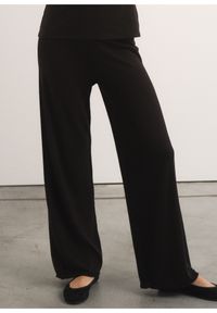 Ochnik - Czarne dzianinowe spodnie damskie. Okazja: na co dzień. Kolor: czarny. Materiał: materiał. Styl: casual #1