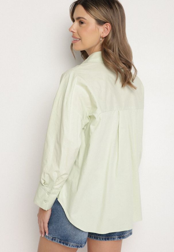 Born2be - Zielona Bawełniana Koszula w Klasycznym Stylu Nalaris. Okazja: do pracy, na spotkanie biznesowe. Kolor: zielony. Materiał: bawełna. Styl: klasyczny