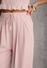 Renee - Różowe Szerokie Spodnie Wiskozą Bawełną i Elastyczną Talią ze Sznurkiem Arkinae. Okazja: na co dzień. Stan: podwyższony. Kolor: różowy. Materiał: wiskoza, bawełna. Wzór: aplikacja. Styl: casual #2
