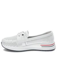 Białe Półbuty Artiker Lekkie Buty Damskie. Kolor: biały. Materiał: skóra. Szerokość cholewki: normalna. Wzór: aplikacja