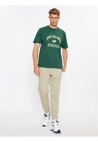New Balance T-Shirt Athletics Varsity Graphic T-Shirt MT33551 Zielony Regular Fit. Kolor: zielony. Materiał: bawełna