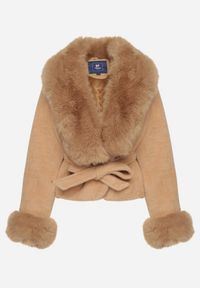 Born2be - Brązowa Pluszowa Kurtka z Futrzanym Kołnierzem i Mankietami Wiązana w Pasie Arevitte. Okazja: na spacer. Kolor: brązowy. Materiał: futro. Długość: krótkie #5