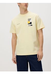 Reserved - T-shirt comfort z nadrukiem - jasnożółty. Kolor: żółty. Materiał: dzianina, bawełna. Wzór: nadruk #1