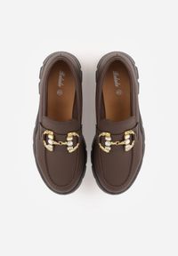 Renee - Brązowe Mokasyny na Platfromie w Stylu Chunky Ozdobione Cyrkoniami i Klamrą Tenisea. Zapięcie: klamry. Kolor: brązowy. Materiał: jeans. Wzór: aplikacja. Obcas: na platformie. Styl: elegancki #7