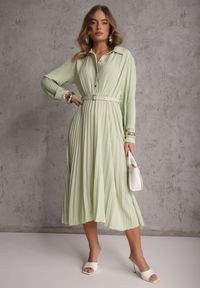 Renee - Zielona Koszulowa Sukienka z Plisowanymi Zdobieniami i Paskiem z Klamrą Efrivelle. Okazja: na co dzień. Kolor: zielony. Długość rękawa: długi rękaw. Wzór: aplikacja. Typ sukienki: koszulowe. Styl: casual, elegancki, klasyczny #6