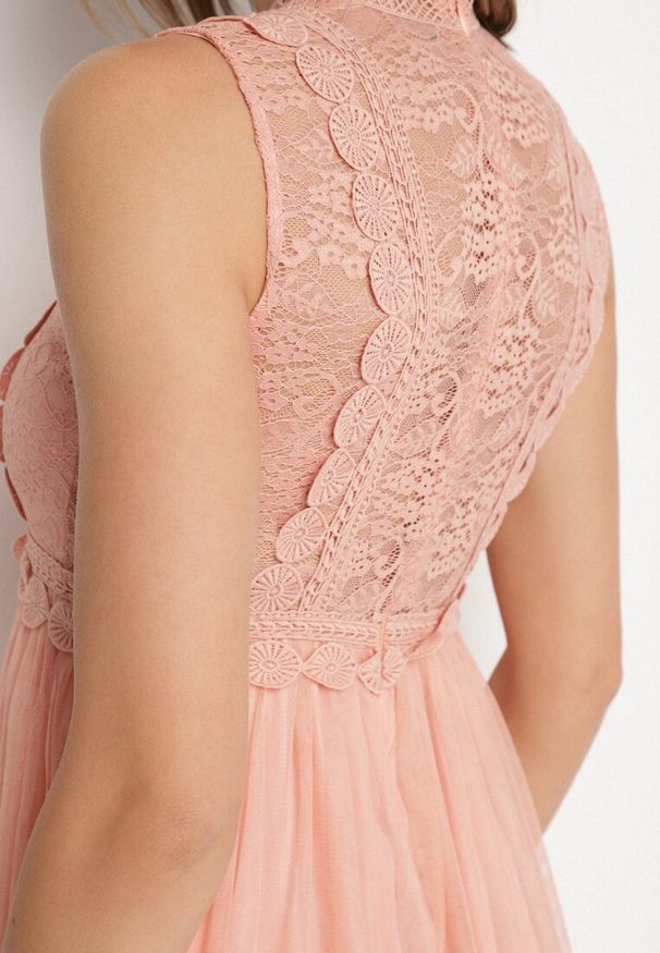 Born2be - Ciemnoróżowa Koronkowa Sukienka Midi z Rozkloszowanym Dołem z Tiulu Peirene. Kolor: różowy. Materiał: koronka, tiul. Wzór: aplikacja. Długość: midi