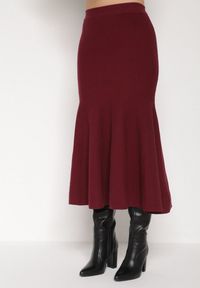 Born2be - Bordowy Dzianinowy Komplet z Wiskozą Spódnica i Sweter z Baskinką i Cyrkoniami Neora. Kolor: czerwony. Materiał: wiskoza, dzianina #2