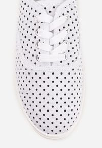 Renee - Białe Tenisówki przed Kostkę w Kropki Porenia. Okazja: na co dzień. Wysokość cholewki: przed kostkę. Kolor: biały. Wzór: kropki. Styl: casual #2