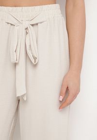 Born2be - Jasnobeżowe Szerokie Spodnie z Wiskozą Wiązane w Pasie Zilenna. Okazja: na co dzień. Kolor: beżowy. Materiał: wiskoza. Styl: klasyczny, casual, elegancki #4