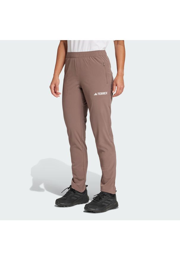 Adidas - Spodnie Multi Essentials Stretch. Kolor: wielokolorowy, beżowy, brązowy. Materiał: materiał