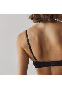 Intica - Komplet bielizny koronkowej z eleganckimi detalami Ethelyn. Kolor: biały. Materiał: koronka #2