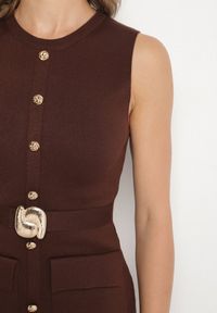 Born2be - Brązowa Elegancka Sukienka Ołówkowa z Dzianiny z Wiskozą z Guzikami i Paskiem Ezerria. Okazja: do pracy, na co dzień. Kolor: brązowy. Materiał: wiskoza, dzianina. Wzór: aplikacja. Typ sukienki: ołówkowe. Styl: elegancki #3