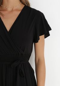 Born2be - Czarny Kombinezon z Wiskozy Cephinous. Okazja: na co dzień. Kolor: czarny. Materiał: wiskoza. Długość rękawa: krótki rękaw. Długość: krótkie. Wzór: jednolity. Sezon: lato. Styl: casual #3